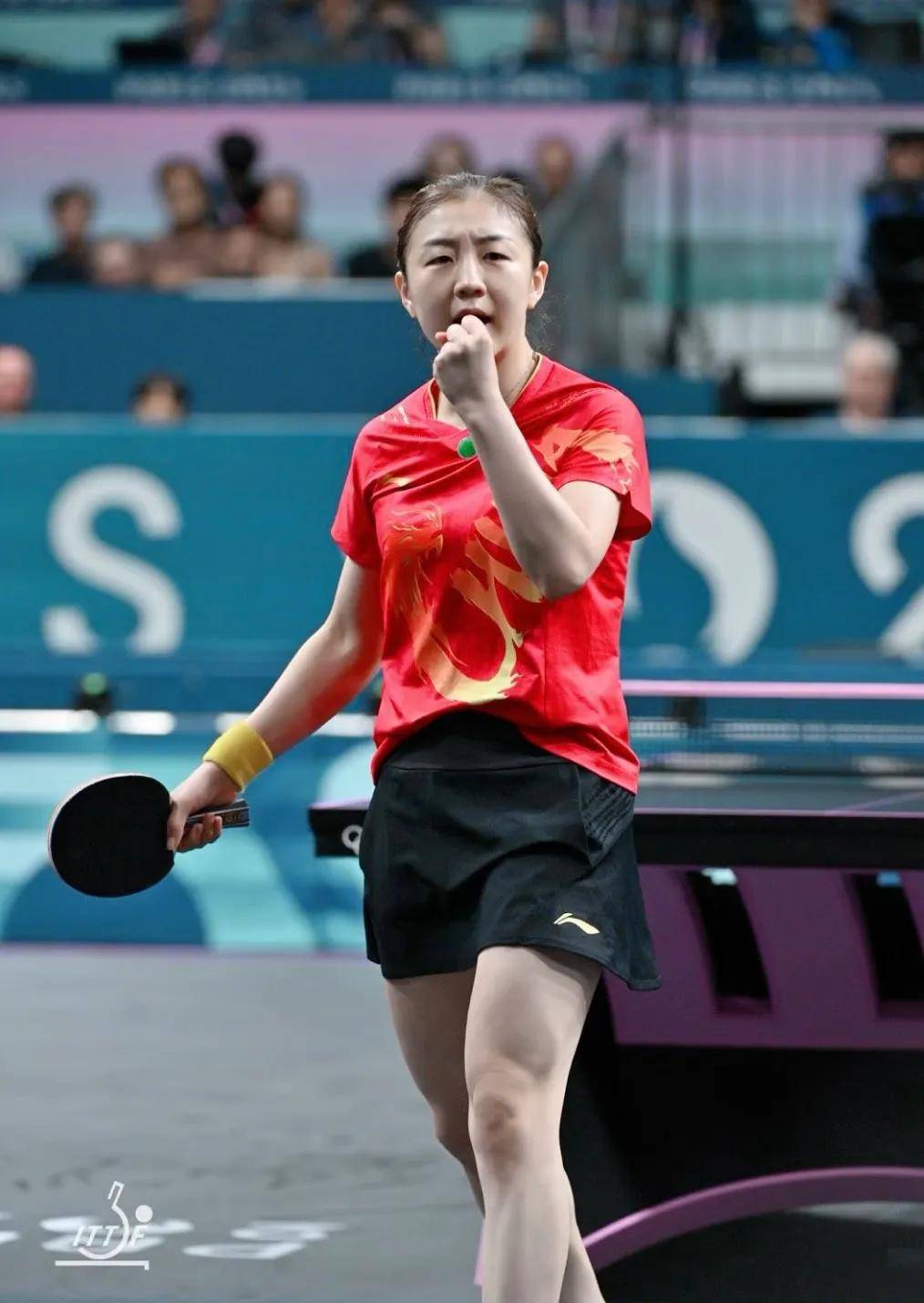 一个年轻球 一个年轻球